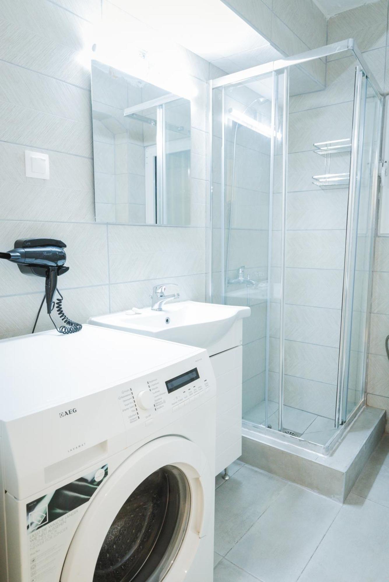 Stylish Apt W Jacuzzi, 5 Min To White Tower سالونيك المظهر الخارجي الصورة
