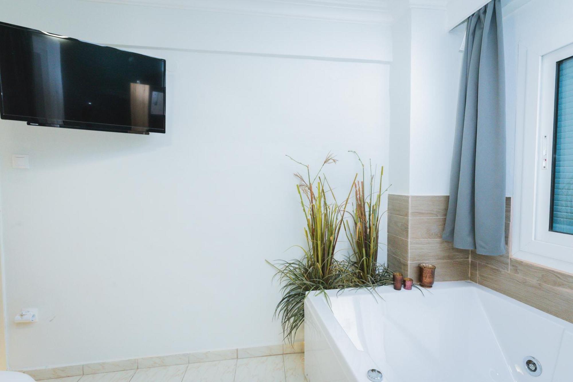 Stylish Apt W Jacuzzi, 5 Min To White Tower سالونيك المظهر الخارجي الصورة
